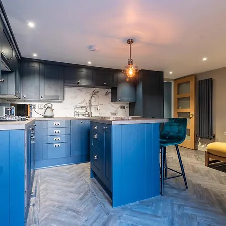 Apartment Luxurious Contemporary Smart Centre
