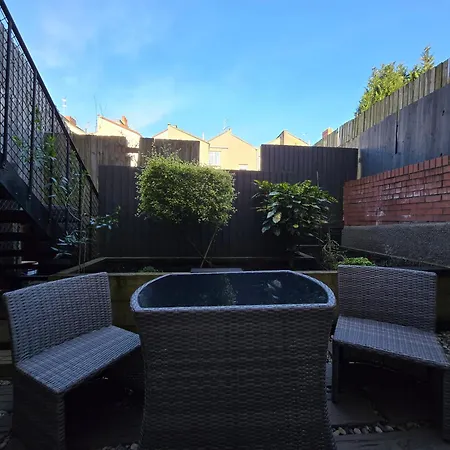 Luxurious Contemporary Smart Centre Bristol