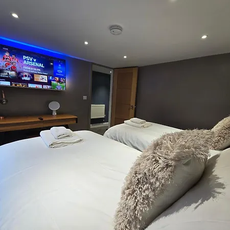 Luxurious Contemporary Smart Centre *