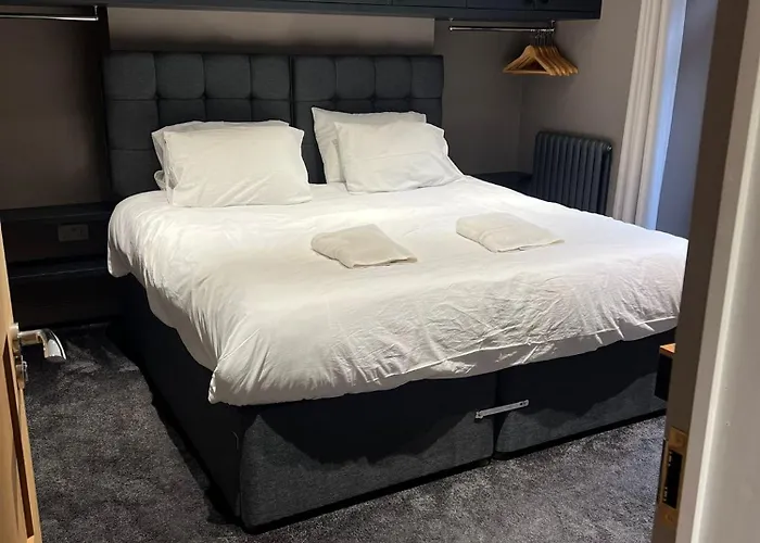 Luxurious Contemporary Smart Centre