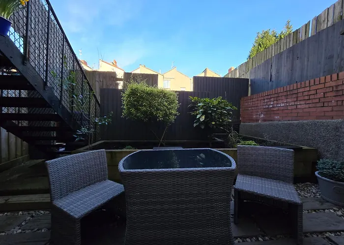 Luxurious Contemporary Smart Centre Bristol