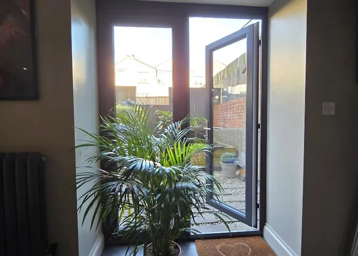 Luxurious Contemporary Smart Centre بريستول