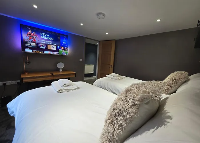 Luxurious Contemporary Smart Centre *