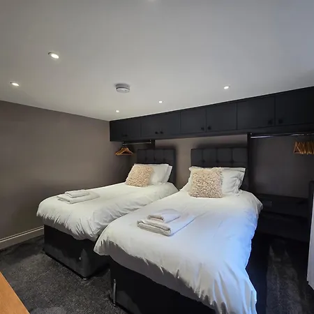 Luxurious Contemporary Smart Centre