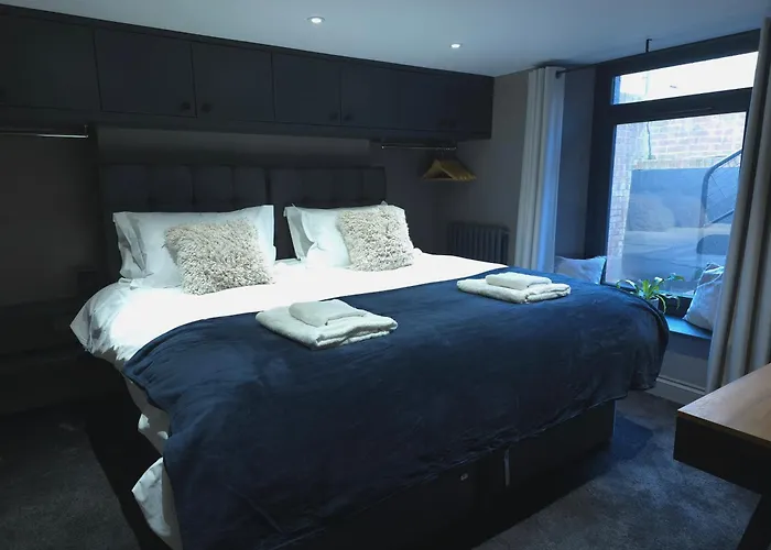 Luxurious Contemporary Smart Centre Bristol